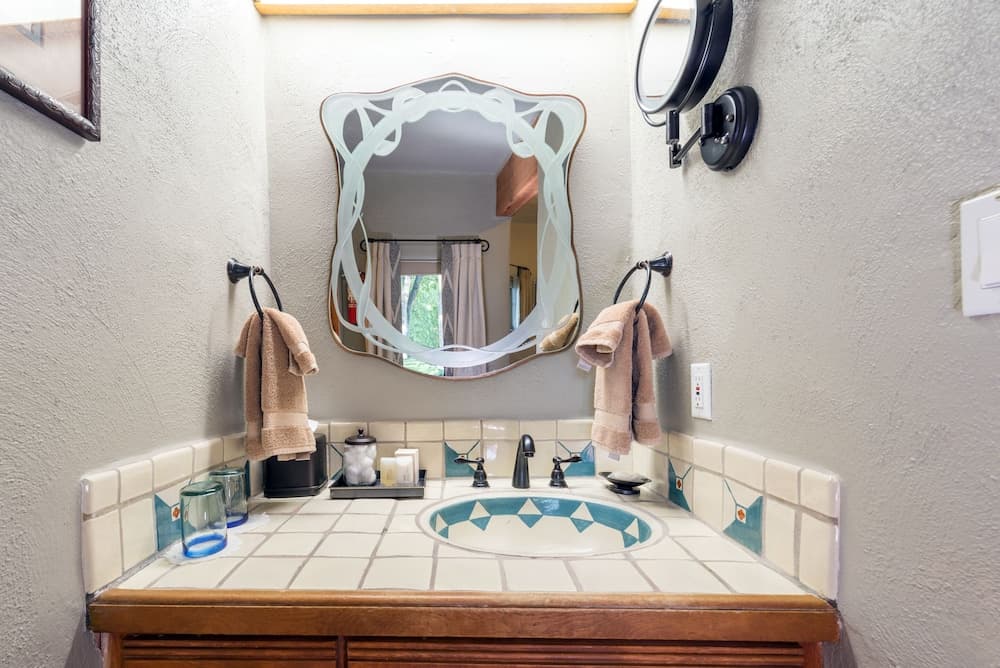 Bathroom sink