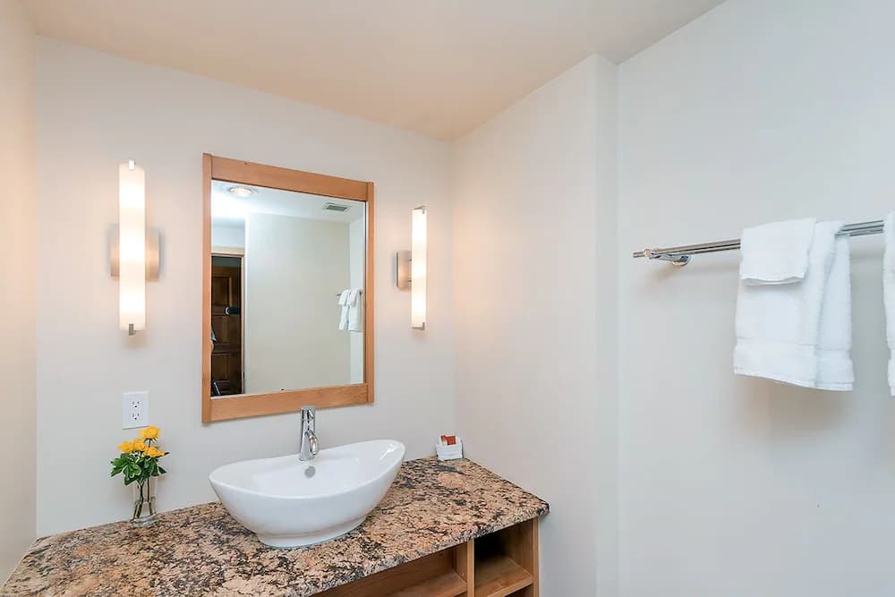 Bathroom sink