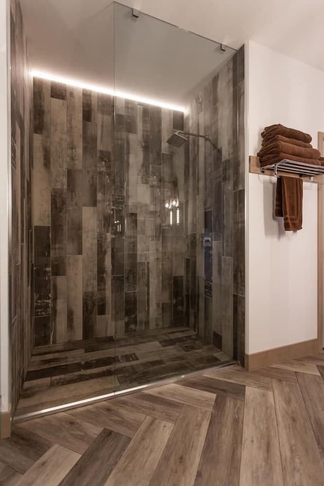 Bathroom shower
