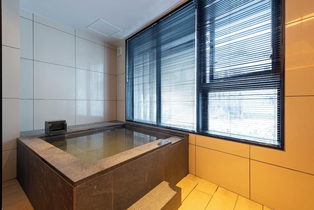 Private spa tub